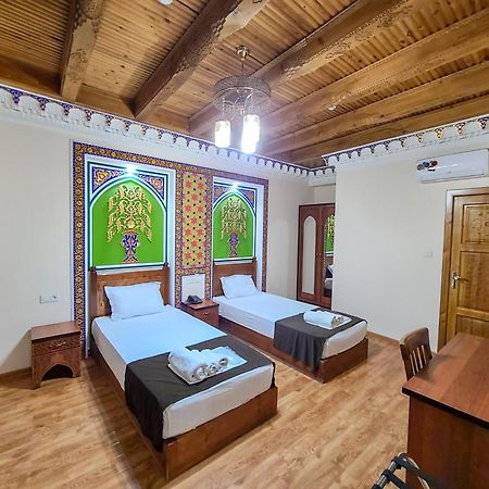 בוקורו Old House Hotel מראה חיצוני תמונה