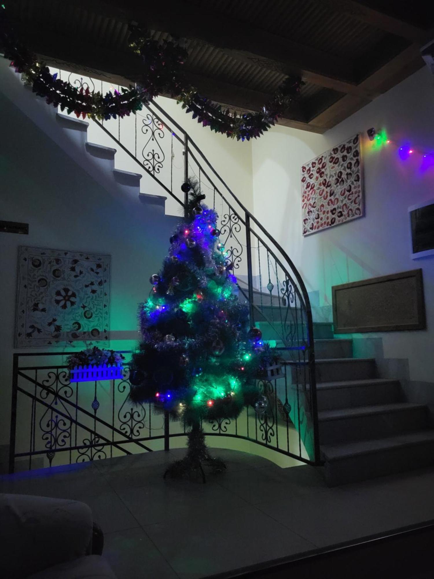 בוקורו Old House Hotel מראה חיצוני תמונה