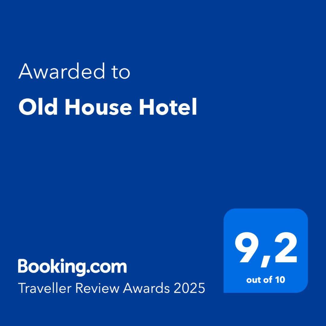בוקורו Old House Hotel מראה חיצוני תמונה