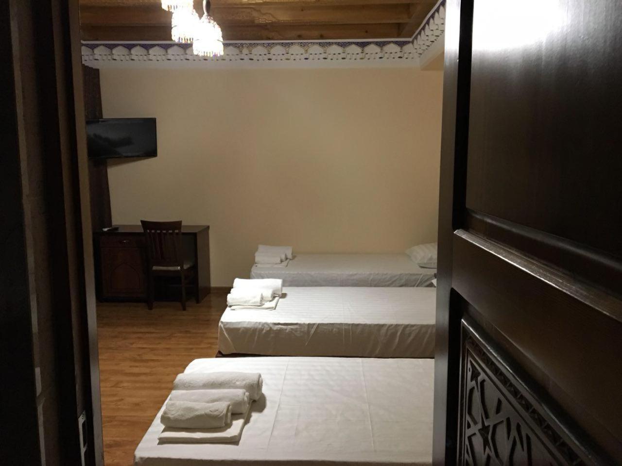 בוקורו Old House Hotel מראה חיצוני תמונה