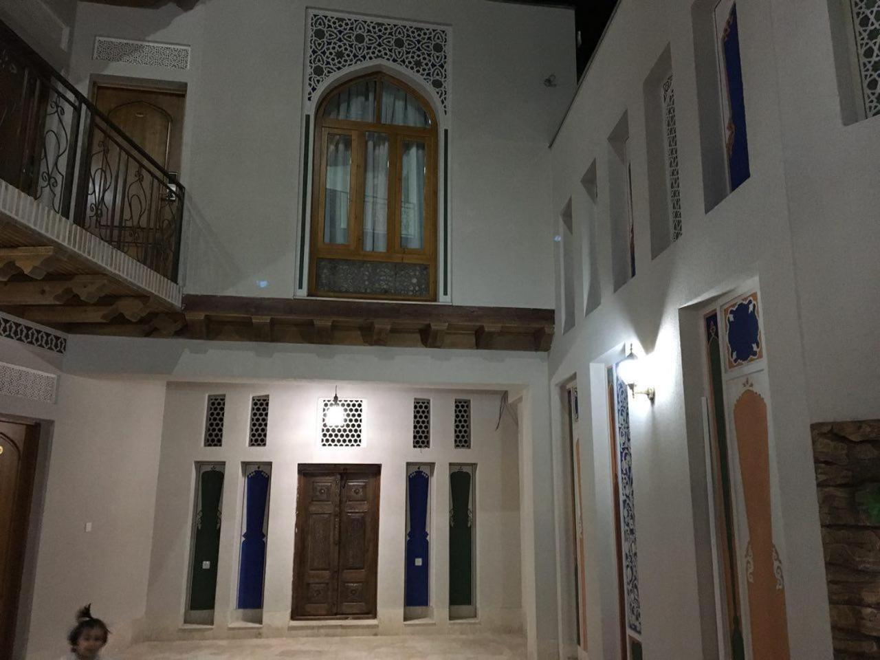 בוקורו Old House Hotel מראה חיצוני תמונה