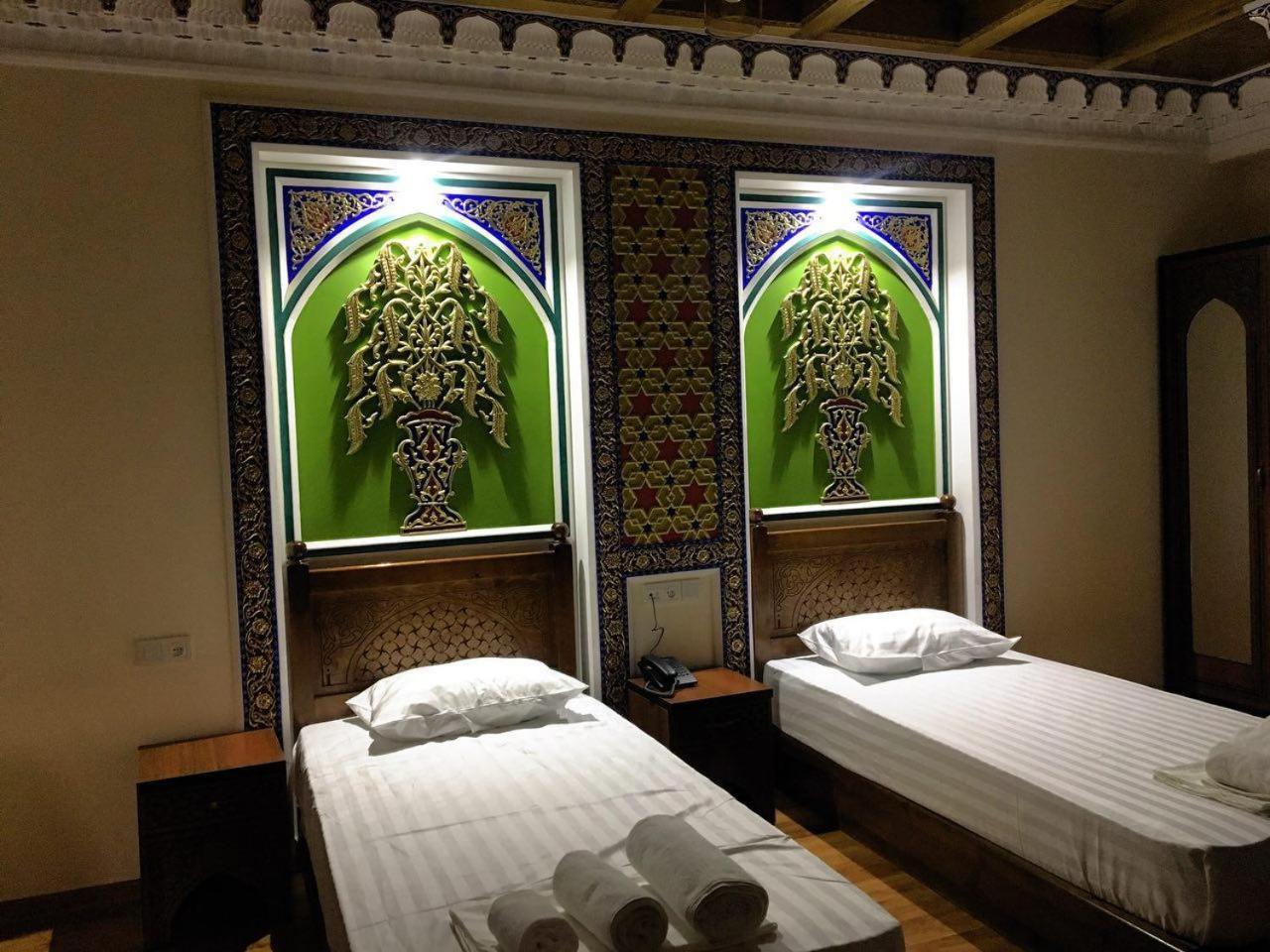 בוקורו Old House Hotel מראה חיצוני תמונה