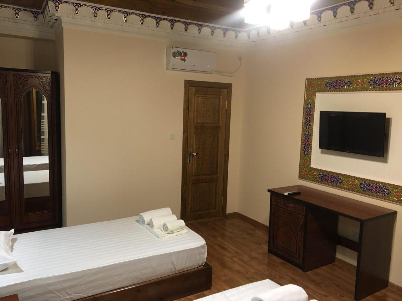 בוקורו Old House Hotel מראה חיצוני תמונה