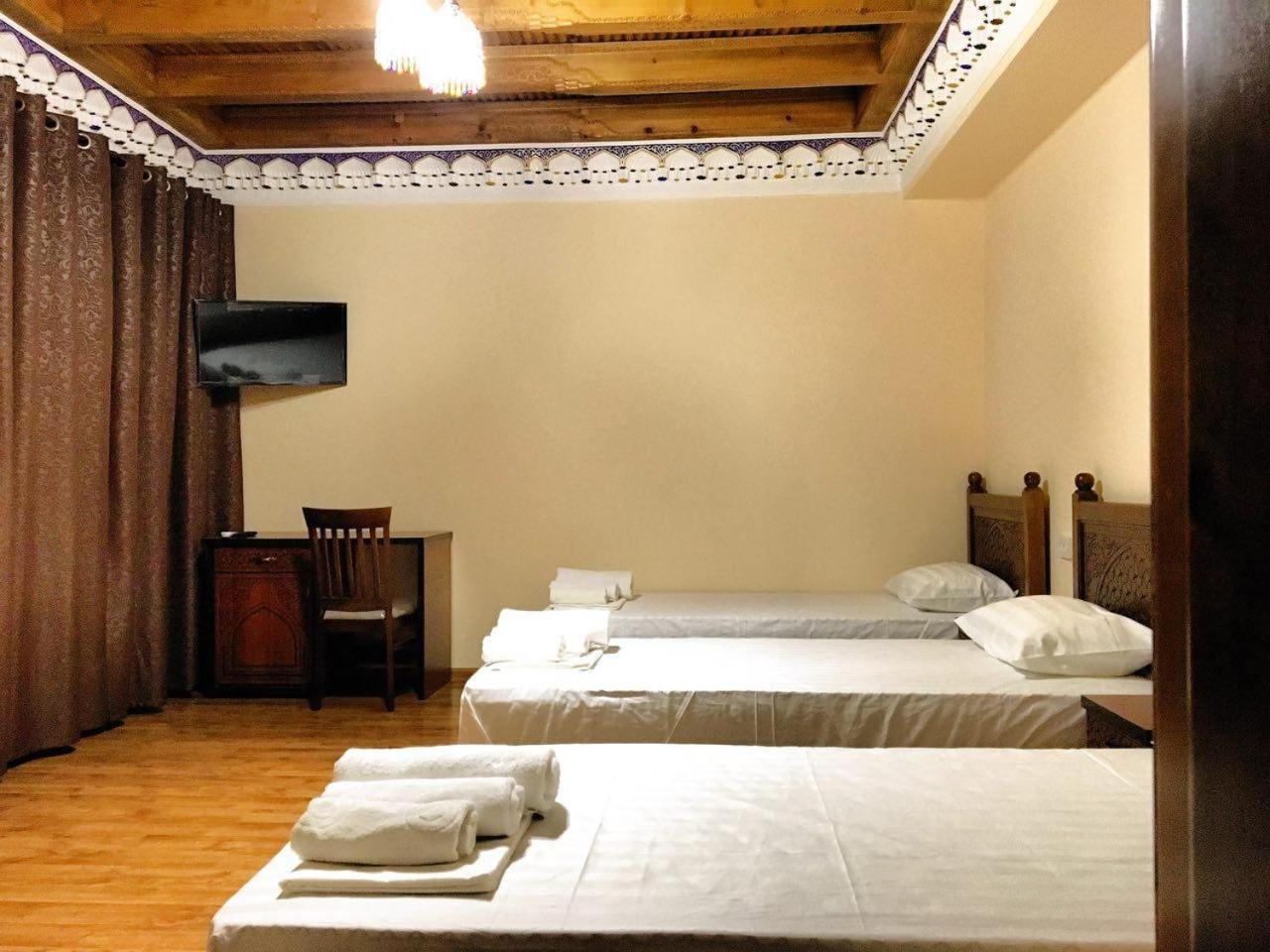 בוקורו Old House Hotel מראה חיצוני תמונה