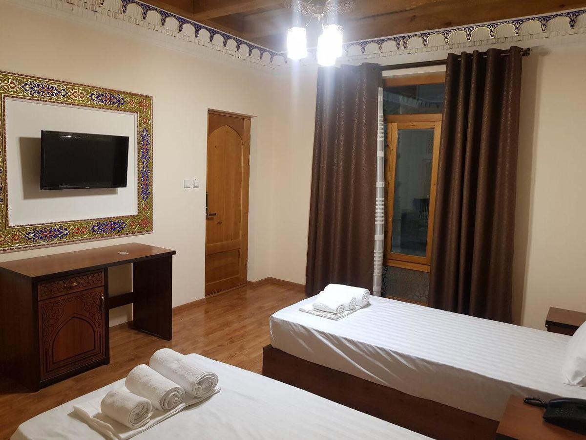 בוקורו Old House Hotel מראה חיצוני תמונה
