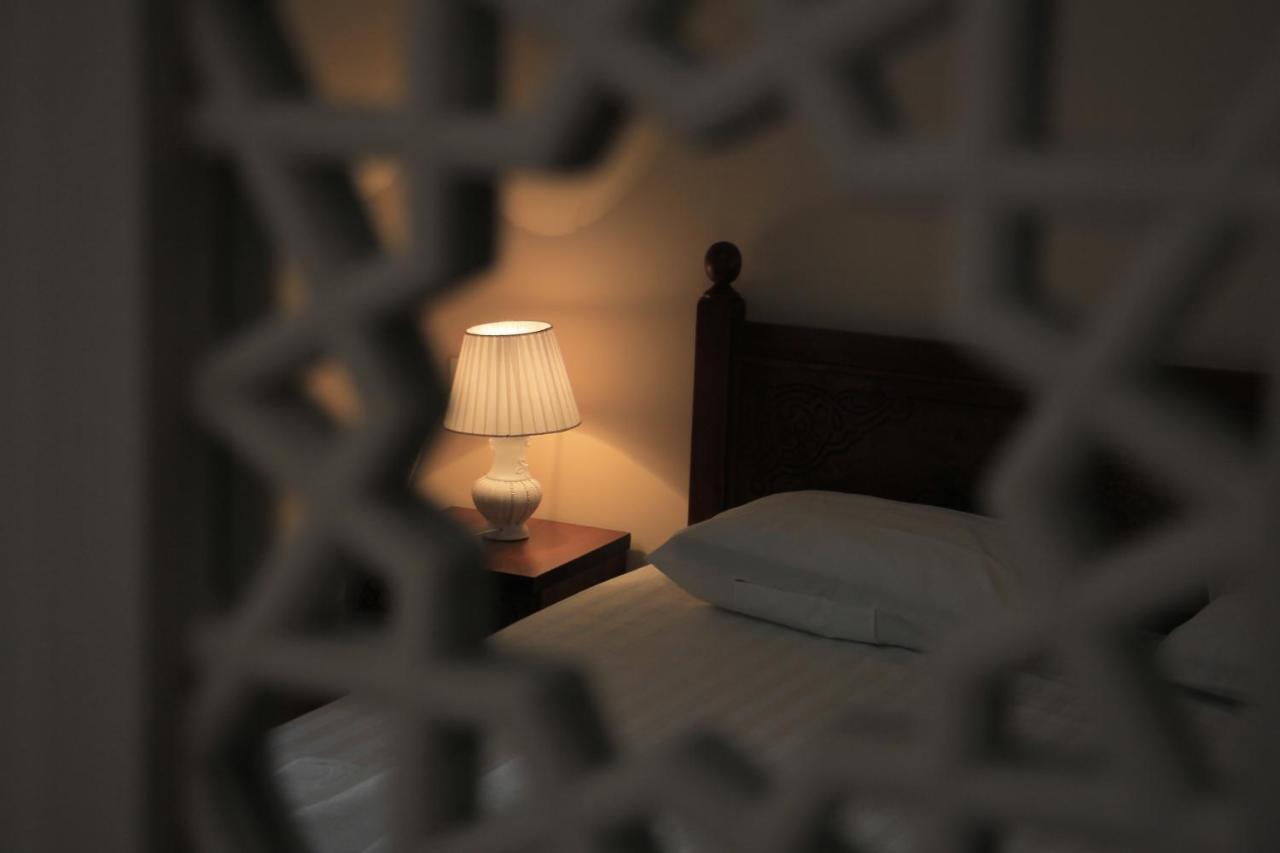 בוקורו Old House Hotel מראה חיצוני תמונה