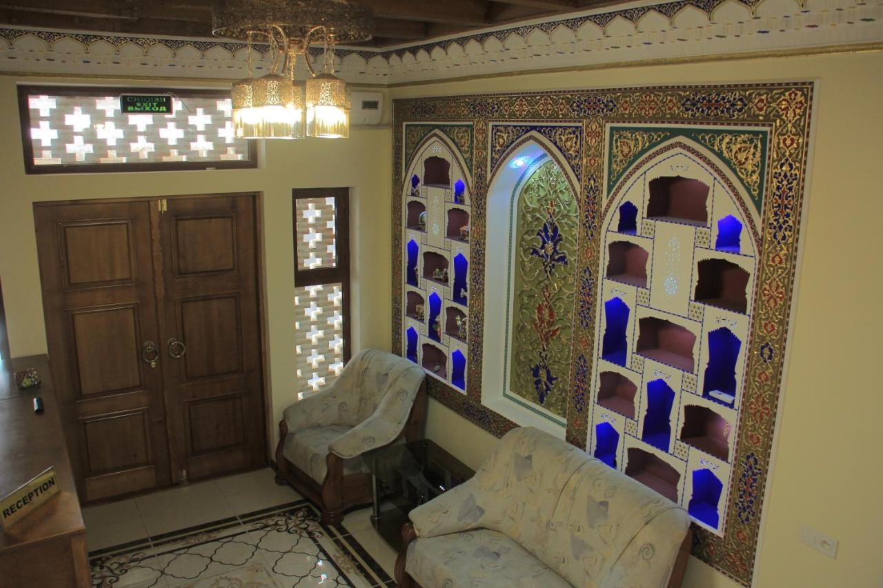 בוקורו Old House Hotel מראה חיצוני תמונה